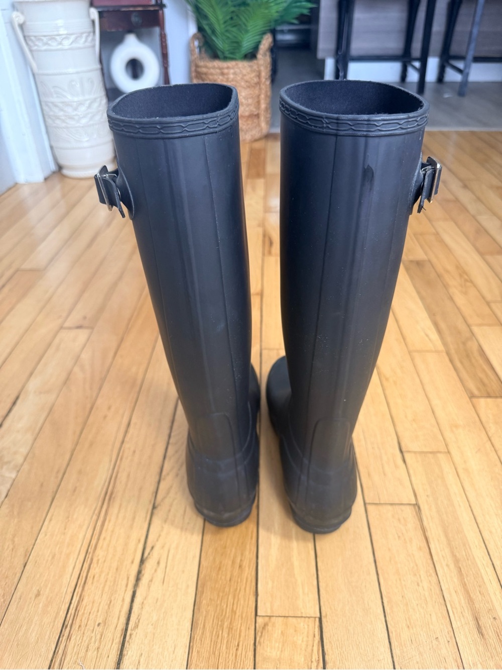 Hunter Original Tall rain boots in matte black. - Picture 4 of 11